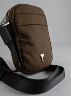 AMI Paris Tas Groen Cross Pock Bag