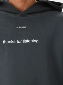 Flâneur Hoodie Zwart Listening